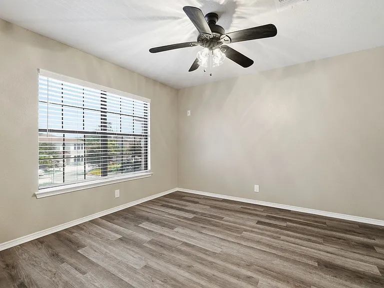 151 McLennan Oak — Photo 15