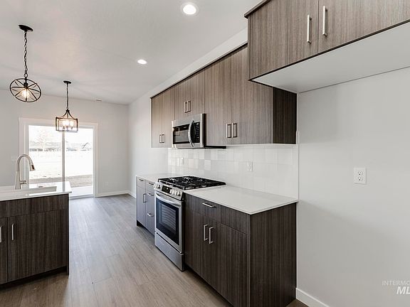5th image of 2138 S Border Way