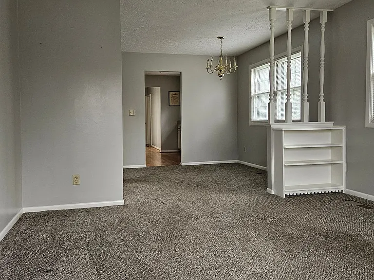 1242 Colonial Dr — Photo 3