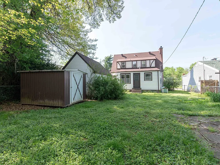 509 E Bennett St — Photo 16