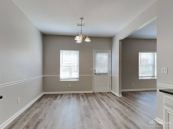 4th image of 5019 Pioneer Pkwy