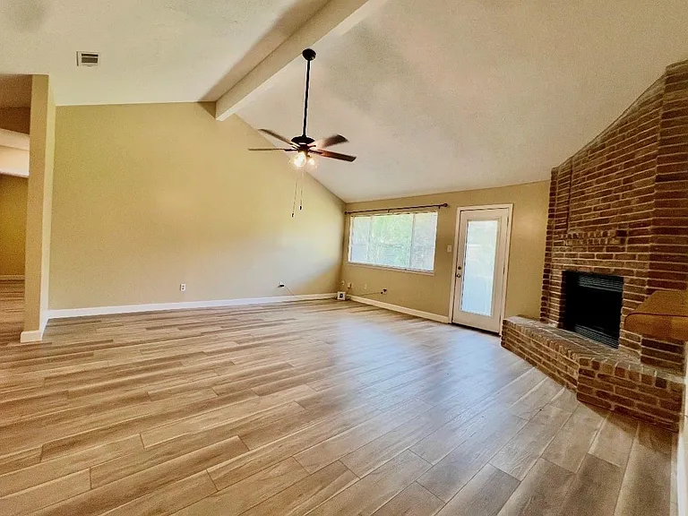 17010 Sunview Ct — Photo 3