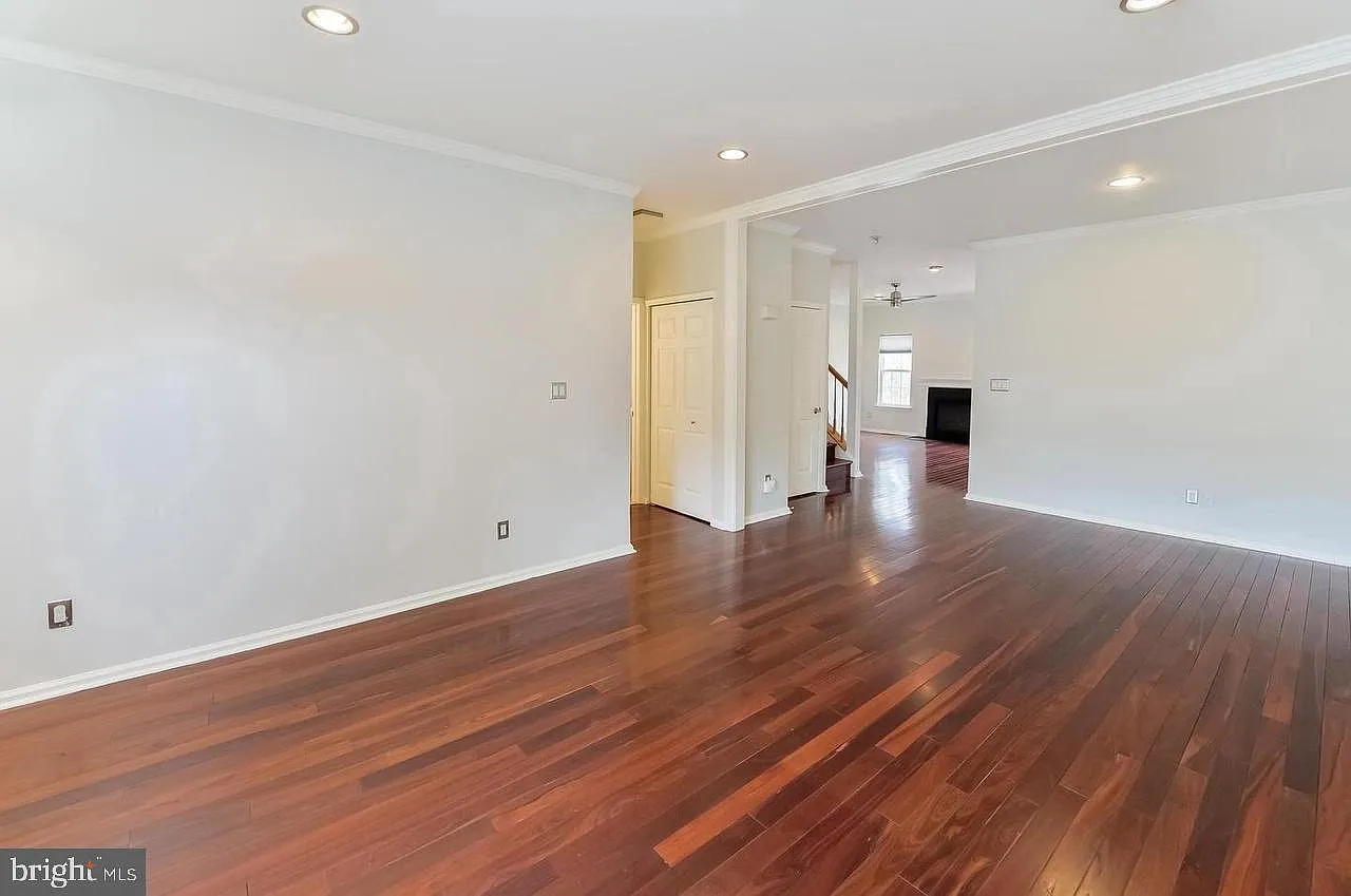 3 bed, 2.5 bath, 1794 sqft, $3,350 — Photo 3