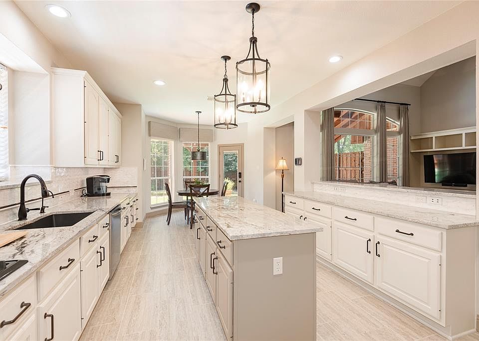 1st image of 411 Woodbridge Dr