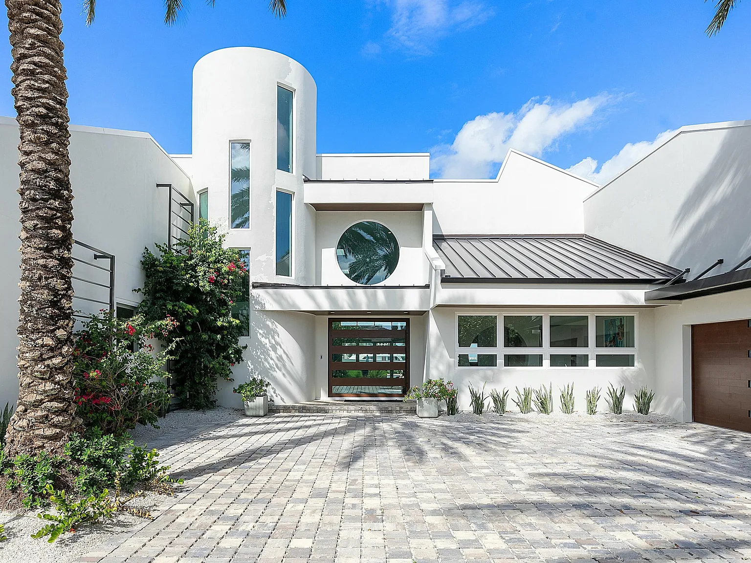 5 bed, 6.5 bath, 7081 sqft, $59,000 — Photo 3