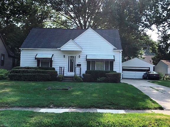 2nd image of 2219 Schubert St