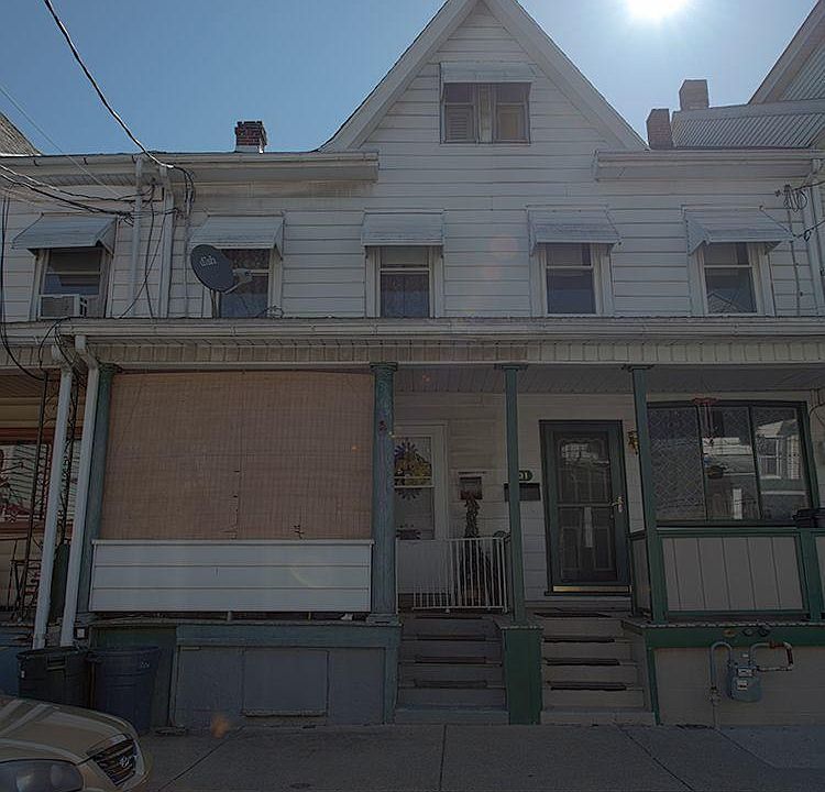 2nd image of 129 S Pearl St