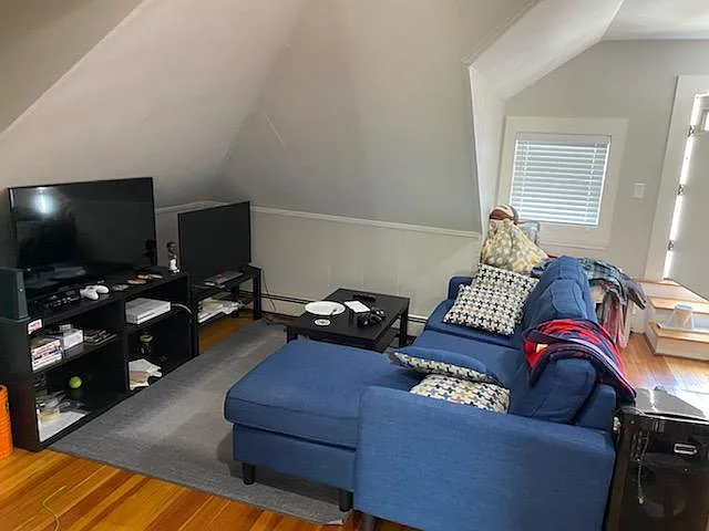 2 bed, 700 sqft, $2,499 — Photo 2