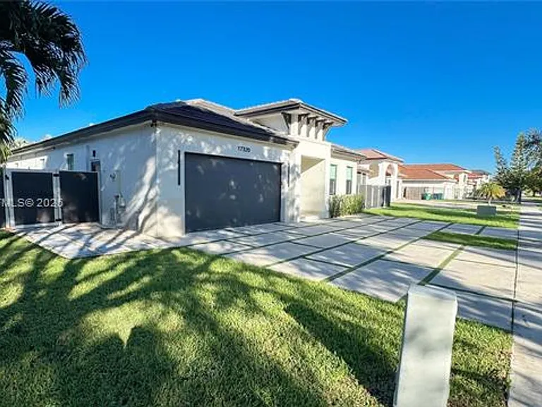 17320 SW 92nd Ct #0 — Photo 3