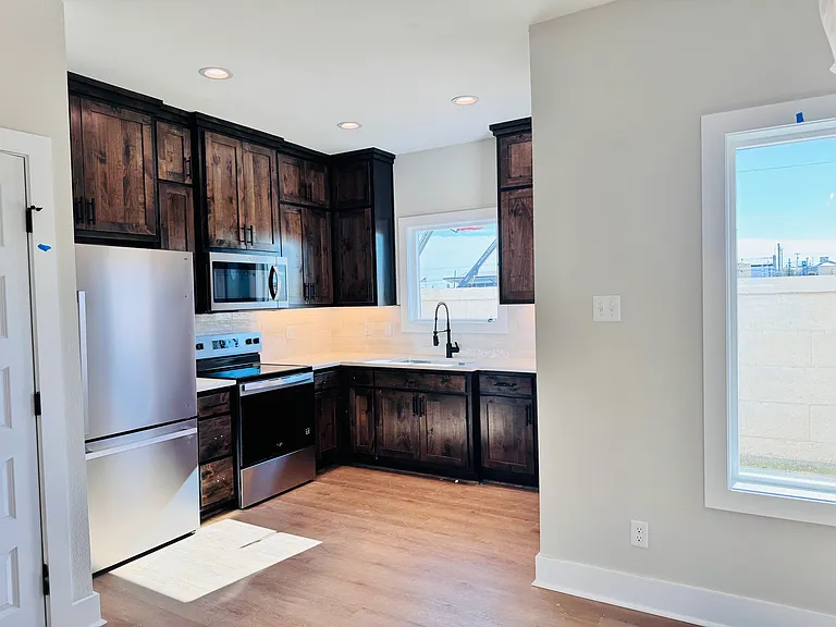 2031 Vaughn St #B — Photo 9