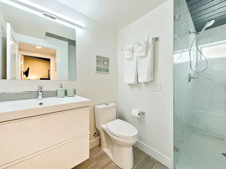 Guest bathroom.