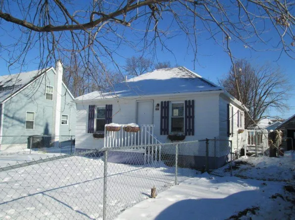 843 10th St W, Milan, IL 61264