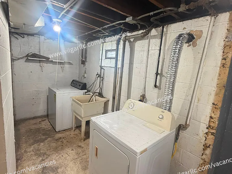 1353 Chase St — Photo 24