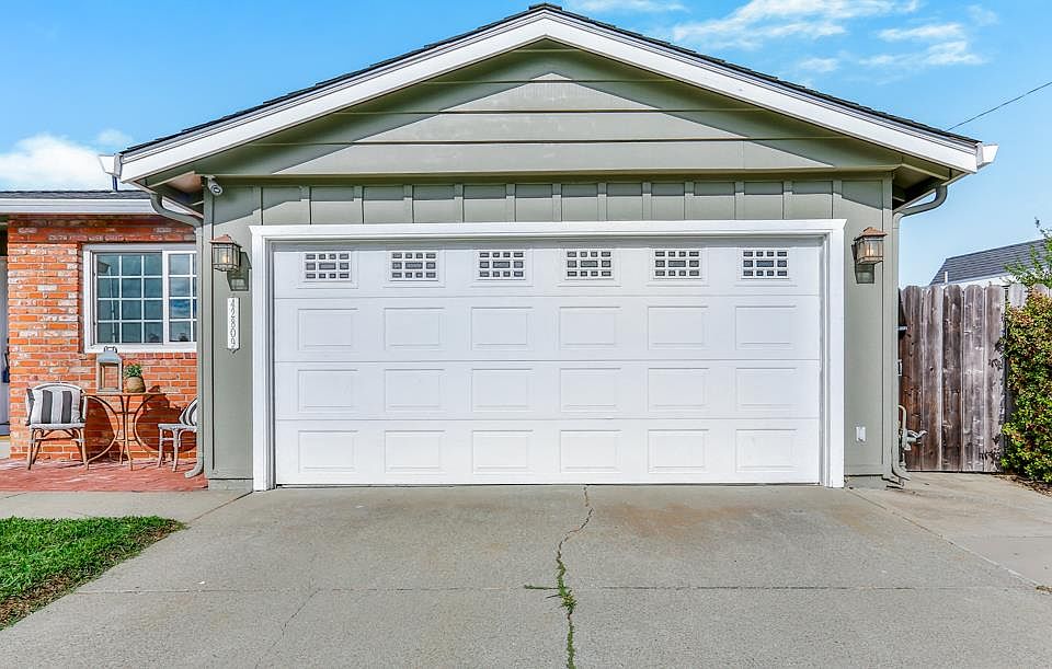 2nd image of 42809 Fontainebleau Park Ln