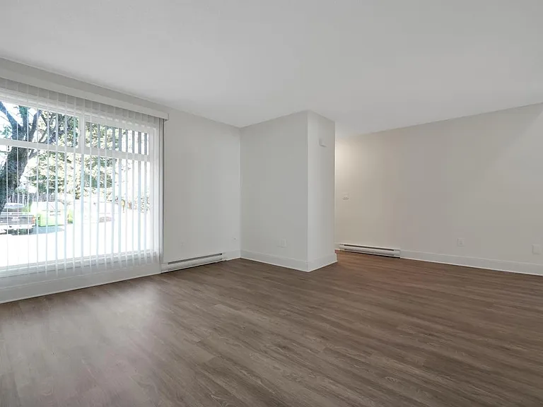847 Howard Ave #21 — Photo 3