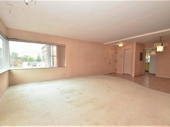 5th image of 19801 Van Aken Blvd #E208
