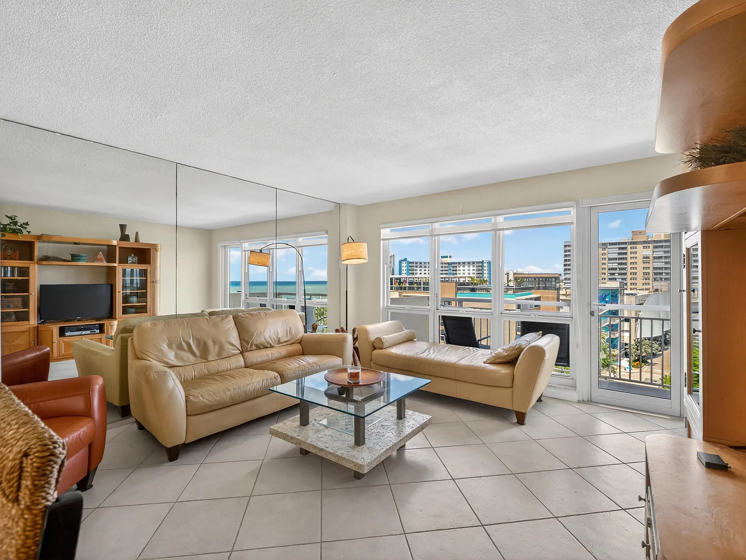 2 bed, 2.5 bath, 1100 sqft, $3,000 — Photo 4