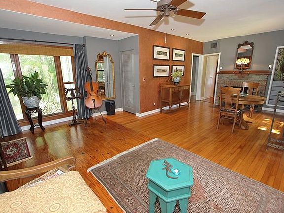 4th image of 601 63rd Ave S