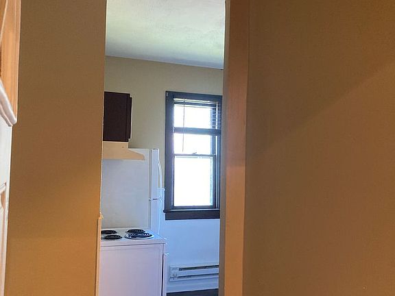 4th image of 706 E Jackson St APT 3