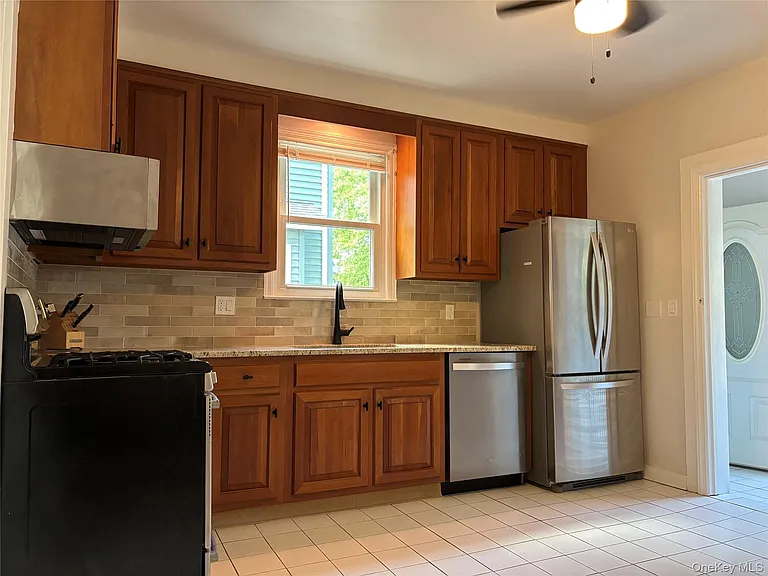 23 Perry Ave — Photo 8