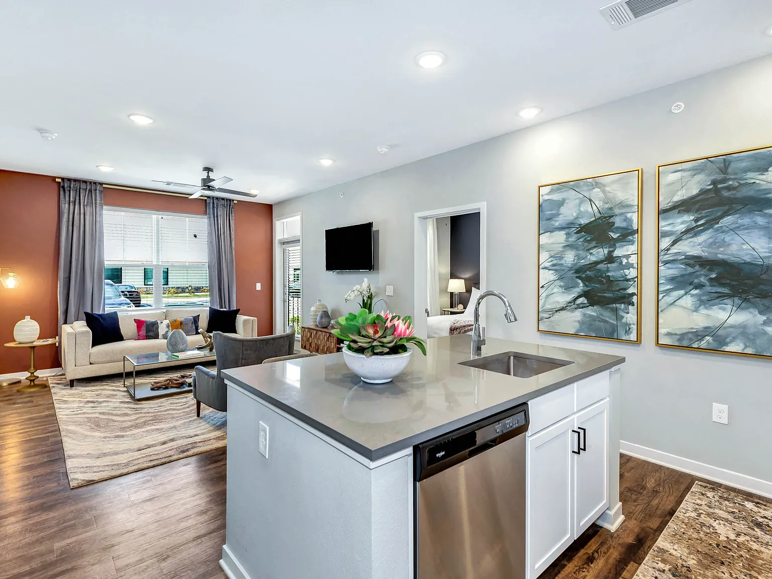 Farmhaus Apartments — Photo 3