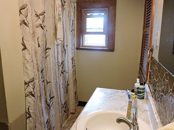 2nd image of 312 Grant Ave