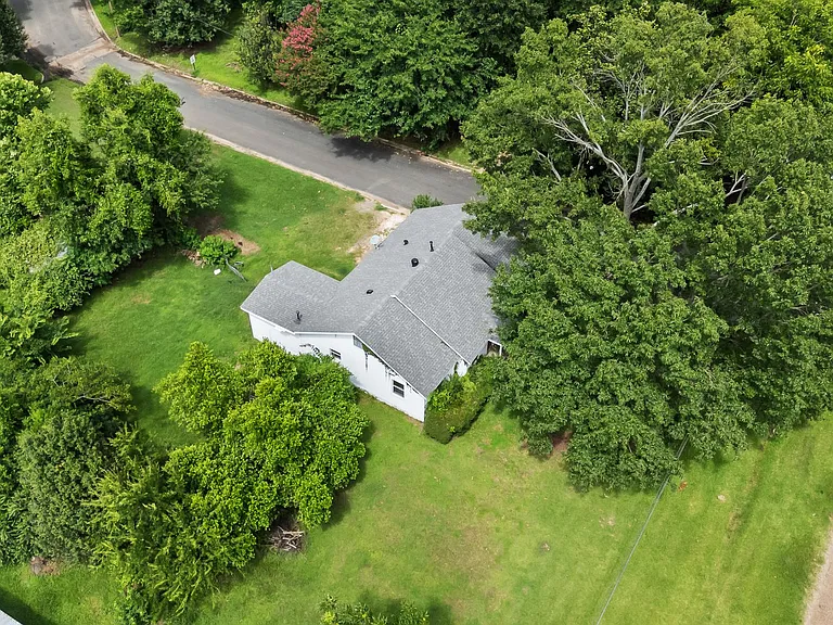 408 W US Highway 82 — Photo 19