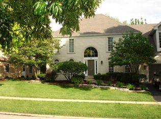 40 Windwood Dr, Sugar Grove, IL 60554