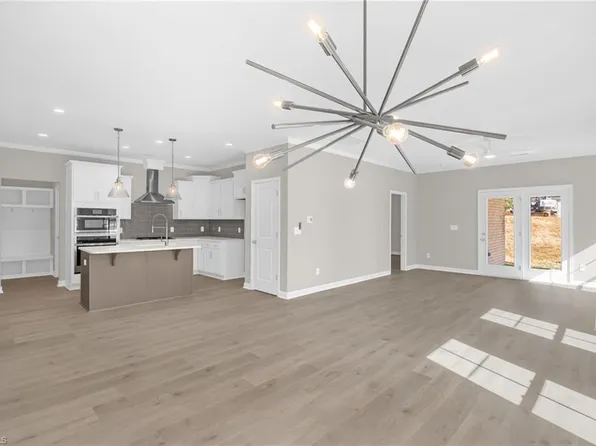 3601 Townland Cir, Clemmons, NC 27012