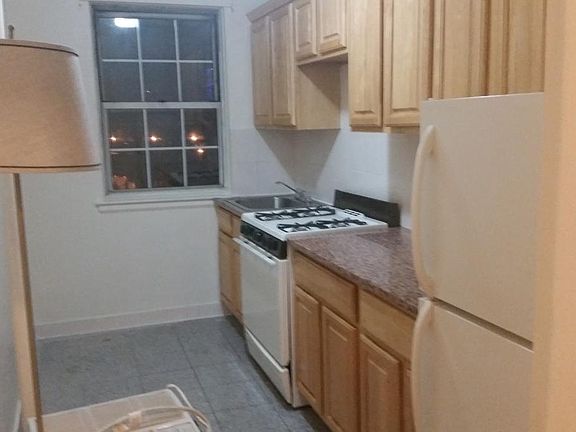 2nd image of 13512 77th Avenue # Fl 2