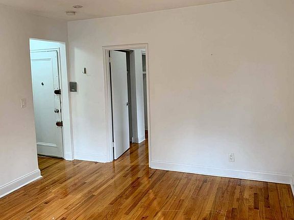 3rd image of 301 E 60th St APT 3C