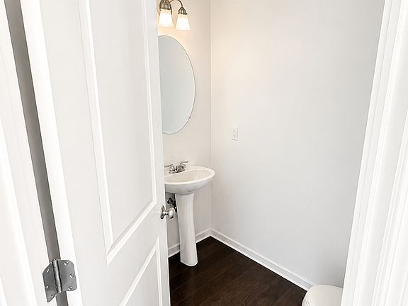 4th image of 2711 Kemp Ct