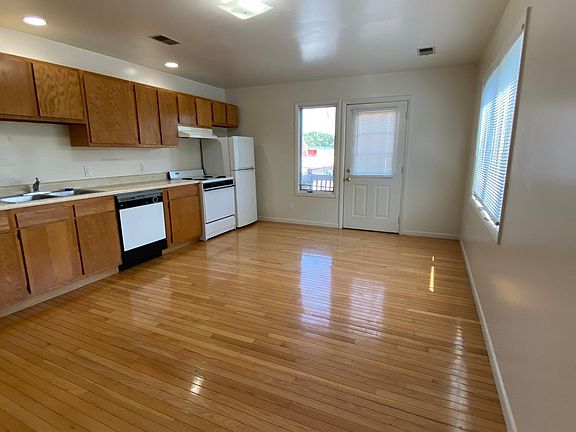 3rd image of 217 W Cross St APT 5