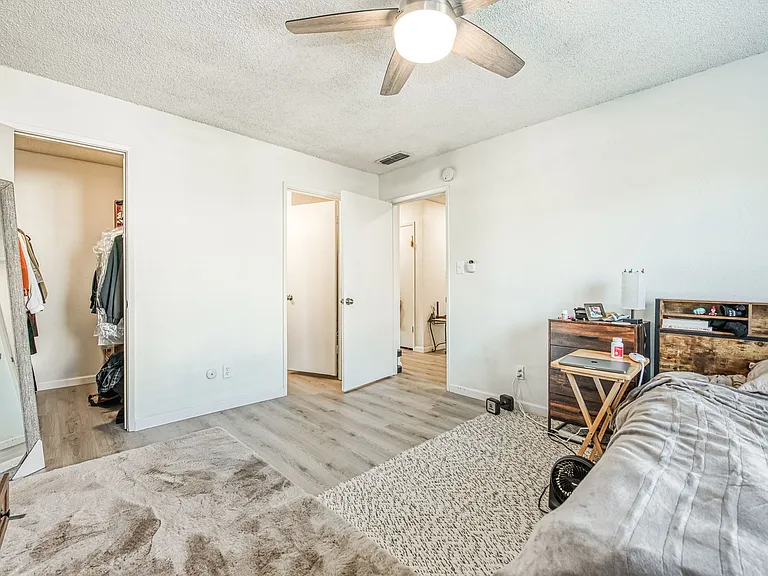 6035 N College Ave #B — Photo 29