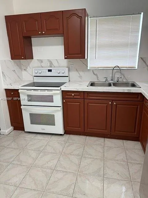 Pinewood Manor — Photo 4