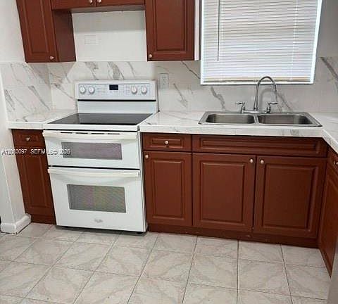 4th image of 27902 SW 129th Ct