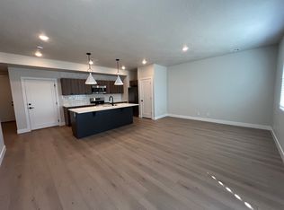 3918 E Razor Ridge Dr, Washington, UT 84780