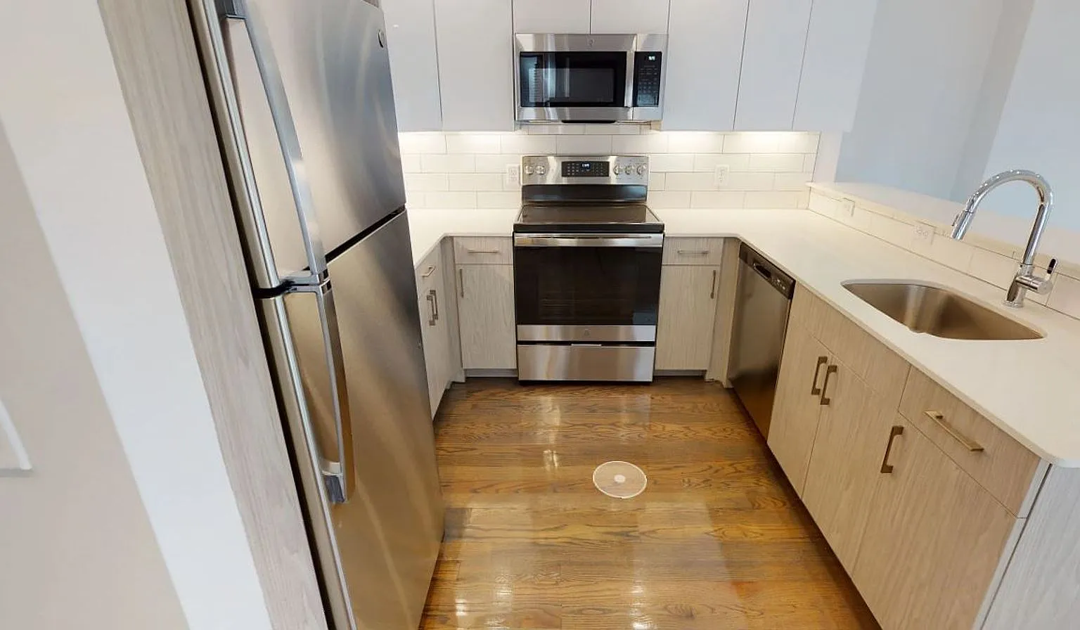 3 Bedroom- No broker Fee — Photo 4