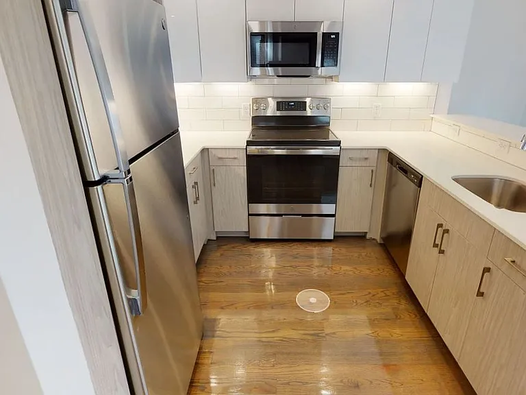 1409 Beacon St #4 — Photo 4