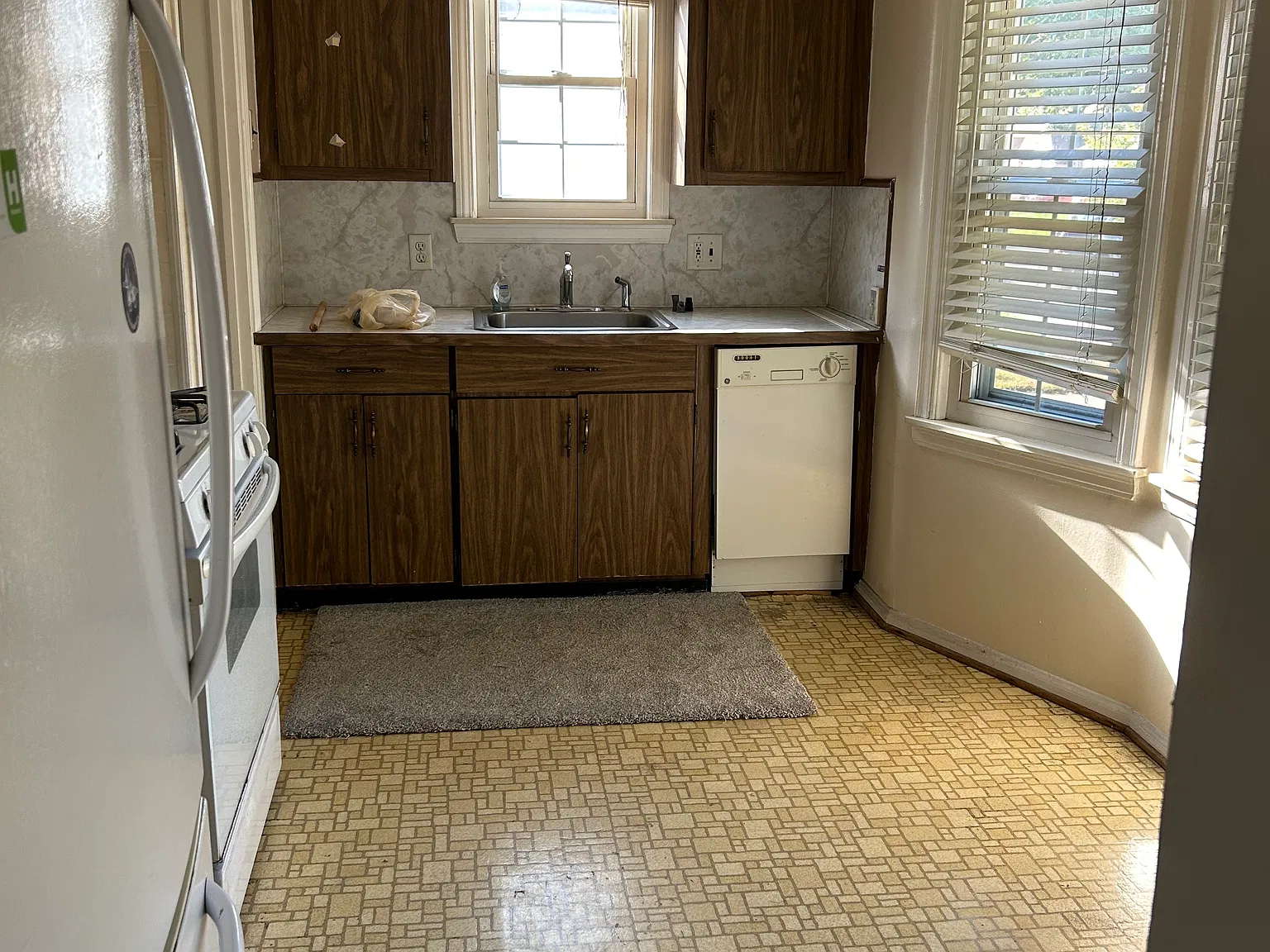 3 bed, 837 sqft, $1,700 — Photo 2