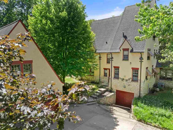 1010 Woodlawn Ave, Iowa City, IA 52245
