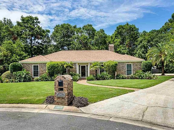 3rd image of 2465 Bluffs Cir
