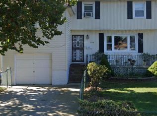 688 County Line Rd, Amityville, NY 11701