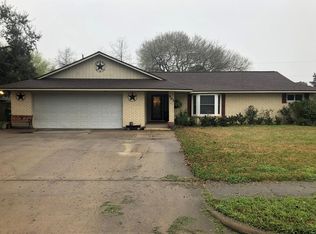 901 Cannan Dr, Angleton, TX 77515