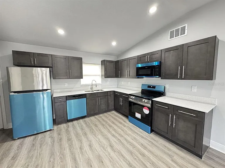 399 Quentin Ave NW — Photo 3