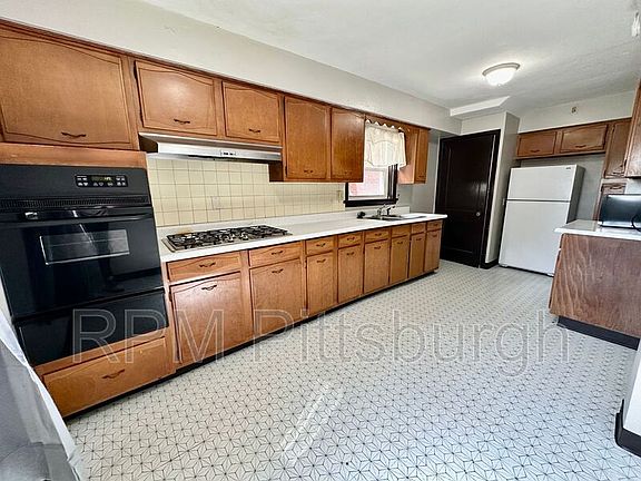 4th image of 2329 Bensonia Ave
