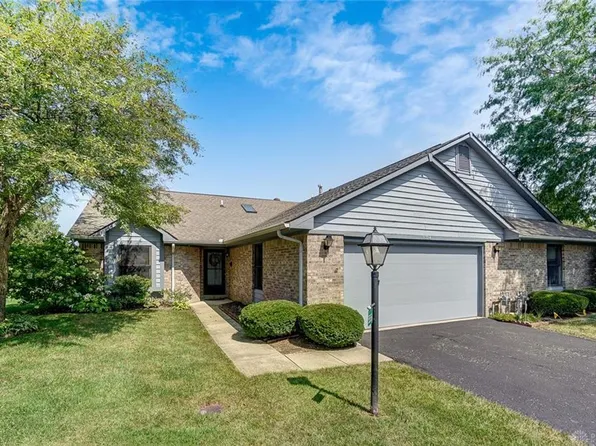 555 Raintree Pl, Englewood, OH 45322