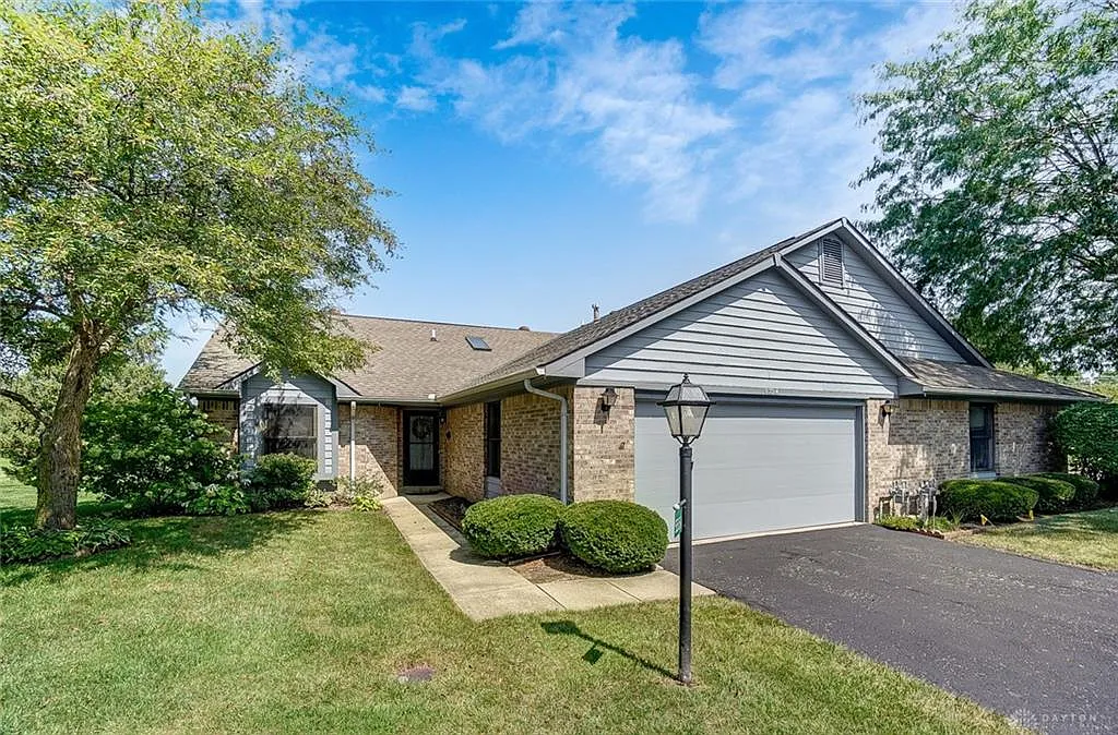 555 Raintree Pl photo 1