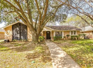 2241 Farrington Ln, Hurst, TX 76054