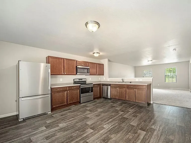 1043 Kenny Brook Ln — Photo 3